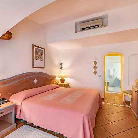 מלון La Bisaccia 4*